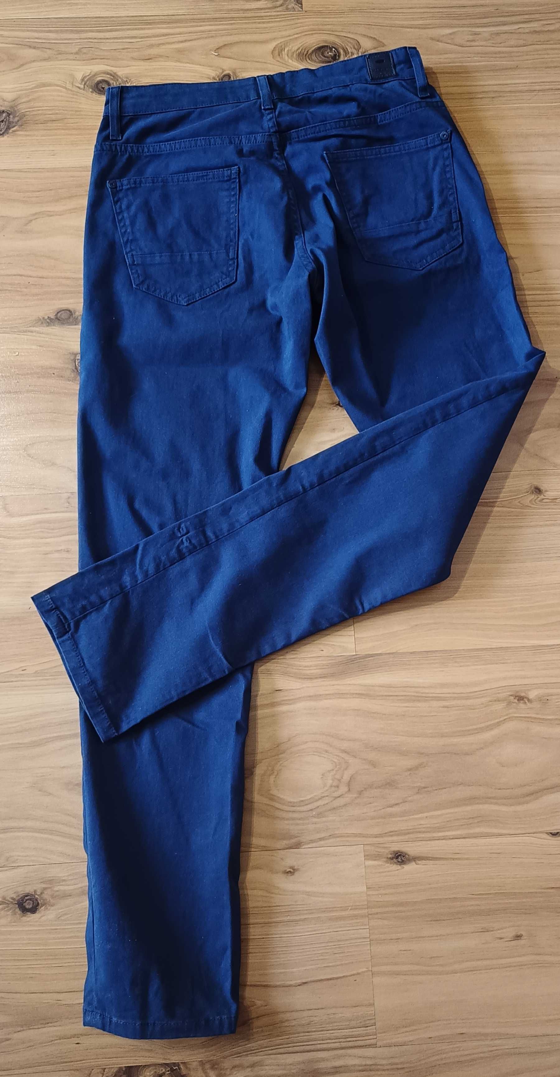 Spodnie Cross W30 L 32 Jeans
