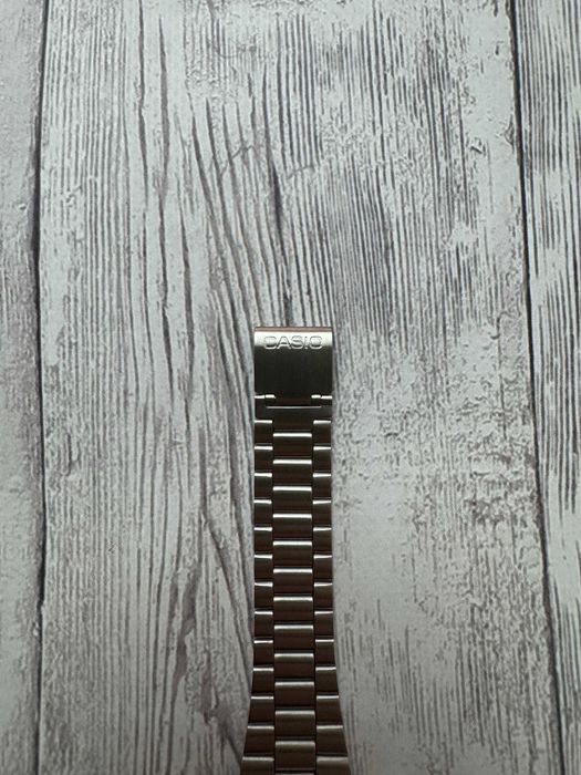 Наручний годинник Casio A168 (маленька цятка під склом на дисплеї)