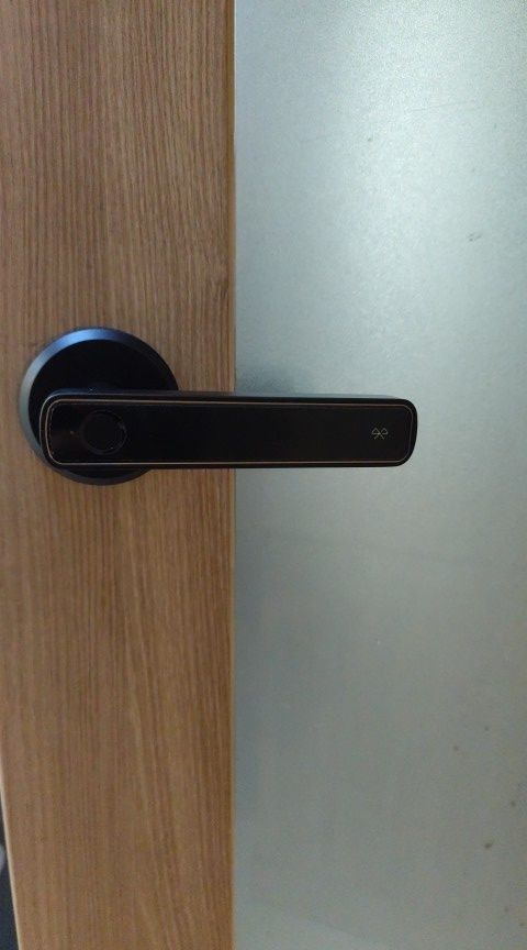 Zamek elektroniczny "SMART LOCK" klamka na kod/odcisk palca/PIN