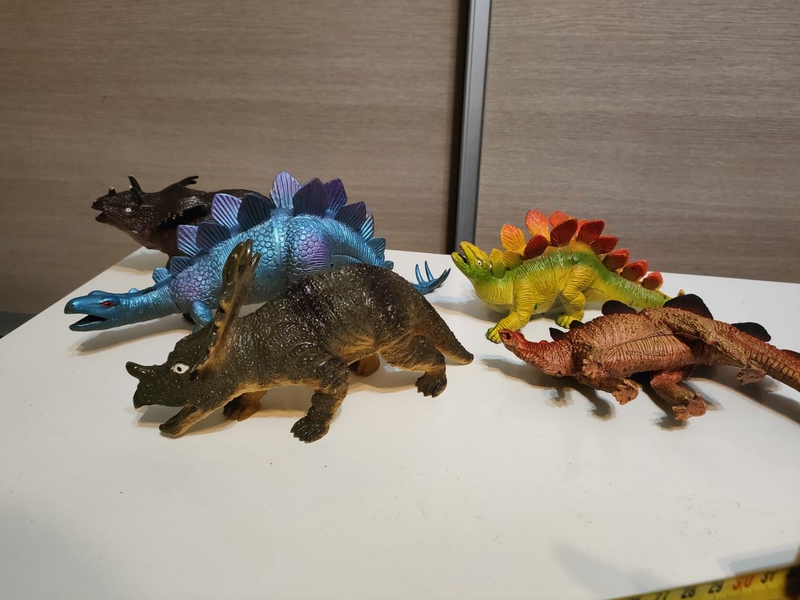 Dinozaury figurki