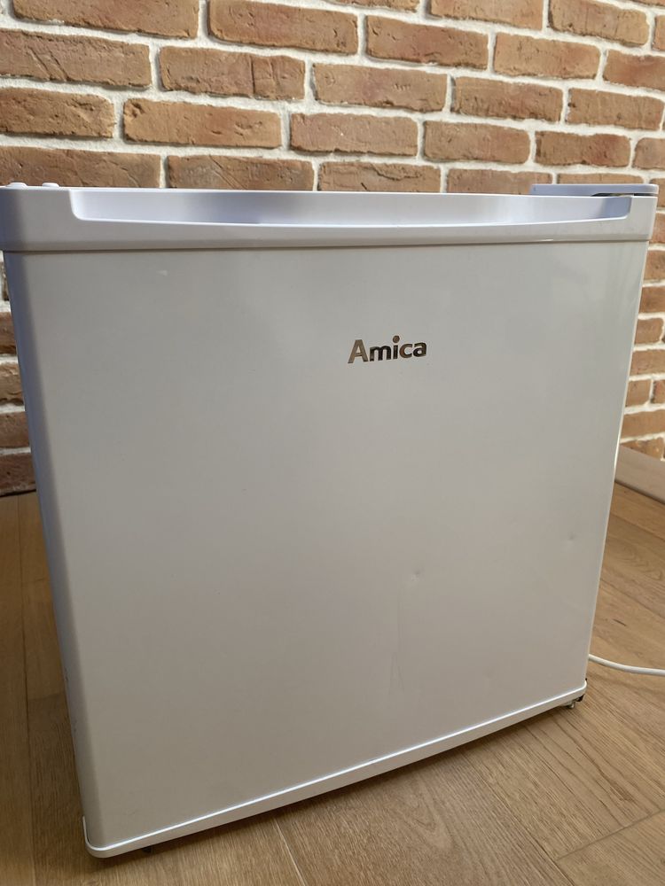 Lodówka AMICA FM050.4(E) 49.6cm Biała