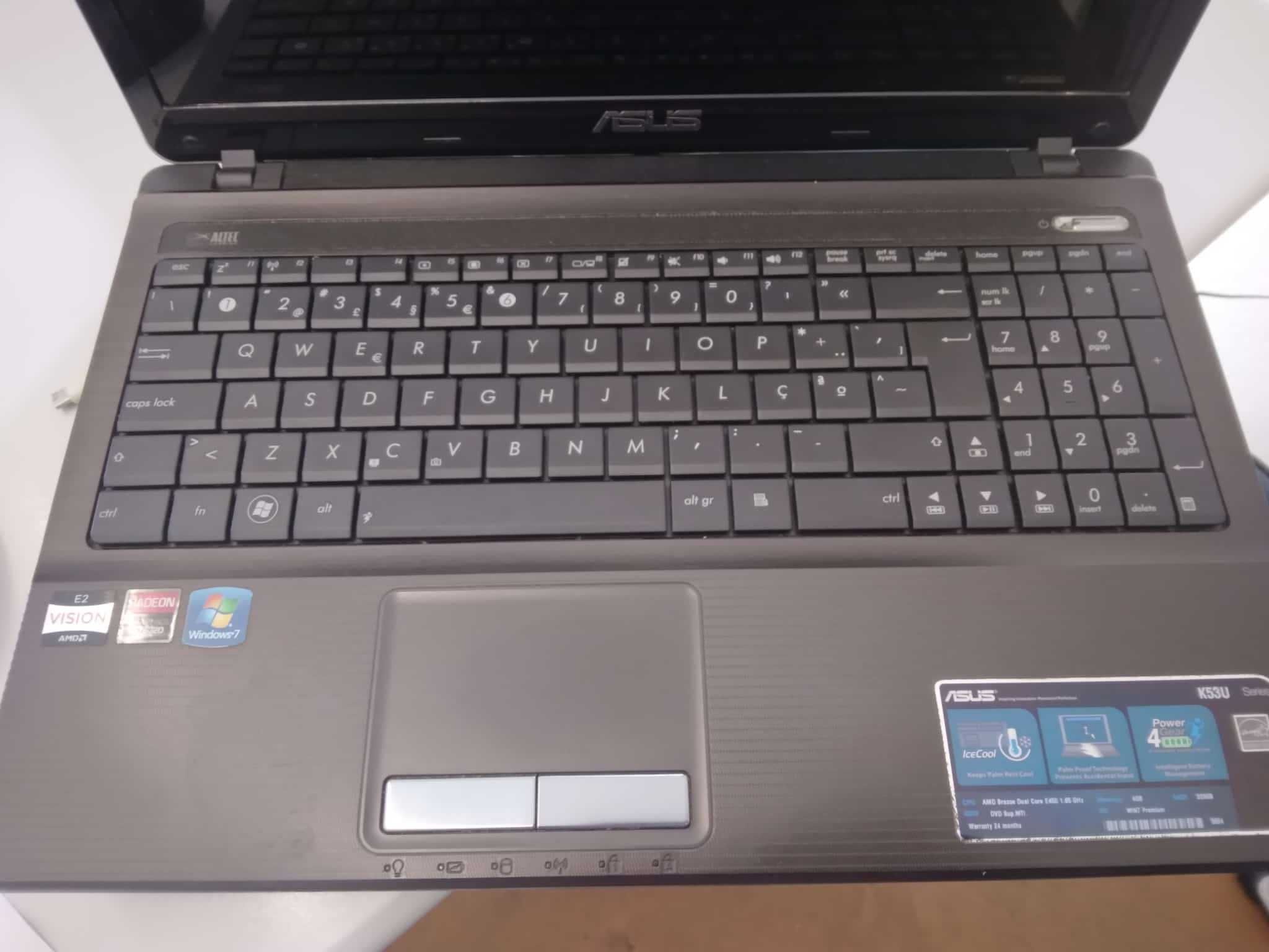 Portátil marca ASUS
