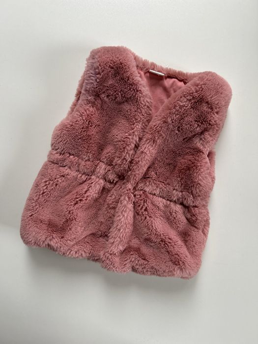 Нова жилетка для дівчинки