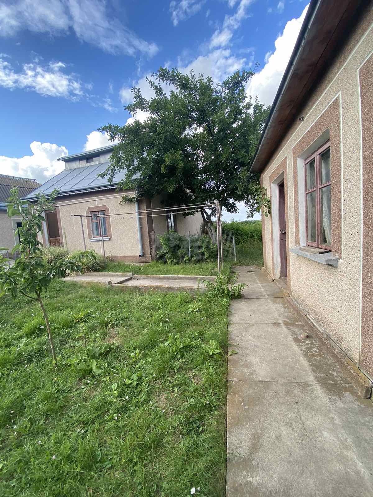 Продається будинок в пригороді м.Підволочиськ.