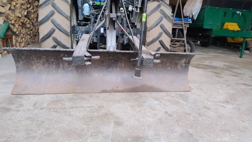 Pług do śniegu, ziemi , łyżka