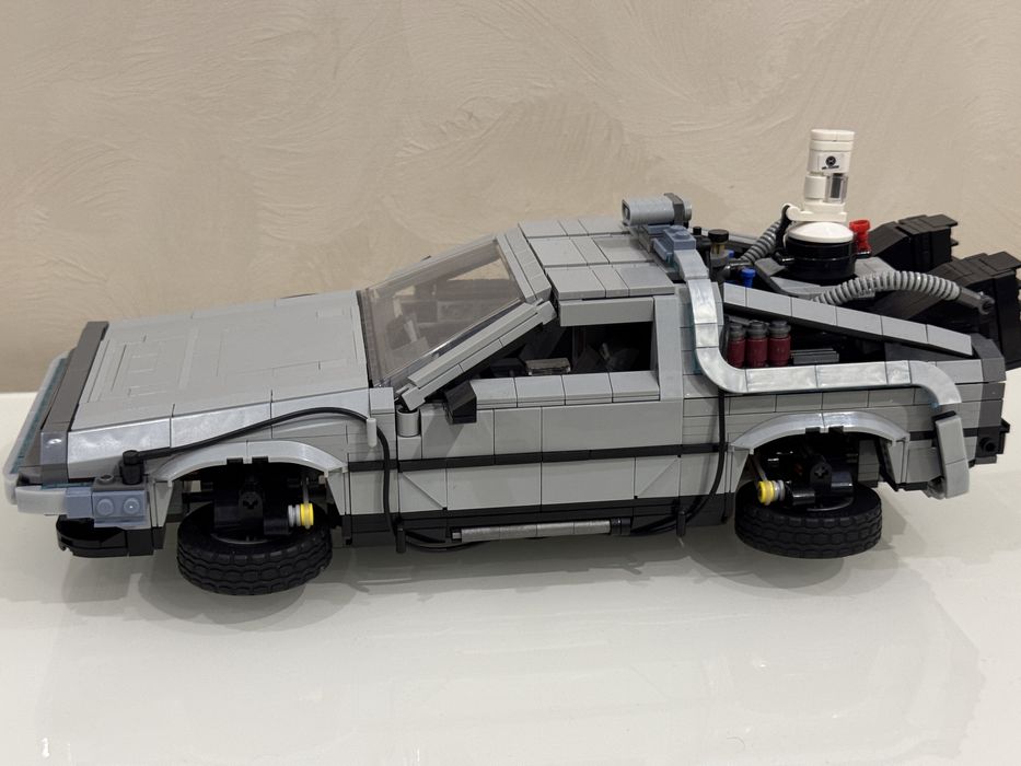 Конструктор LEGO Icons Машина часу з фільму «Назад у майбутнє» (10300)