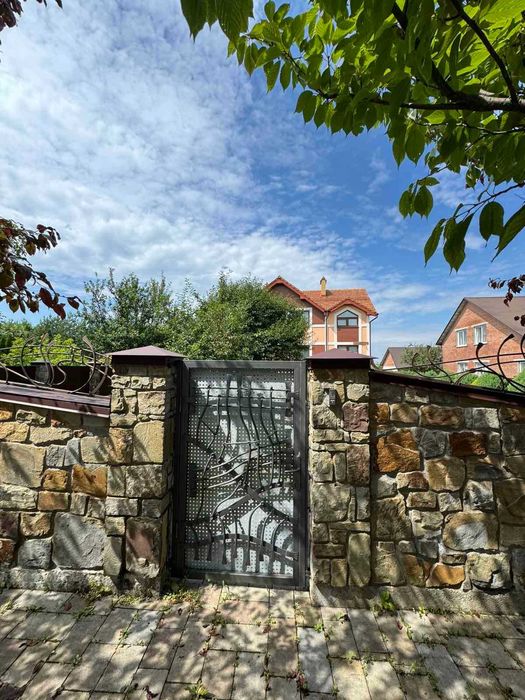 Будинок. Сокільники, вул.Успенська, 20 сот, гараж та гостьовий будинок