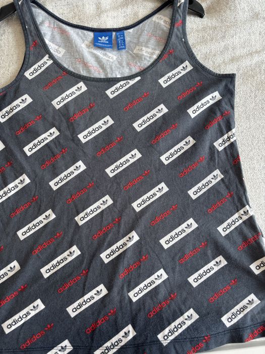 Kolorowa logowana koszulka sportowa adidas w bardzo dobrym stanie