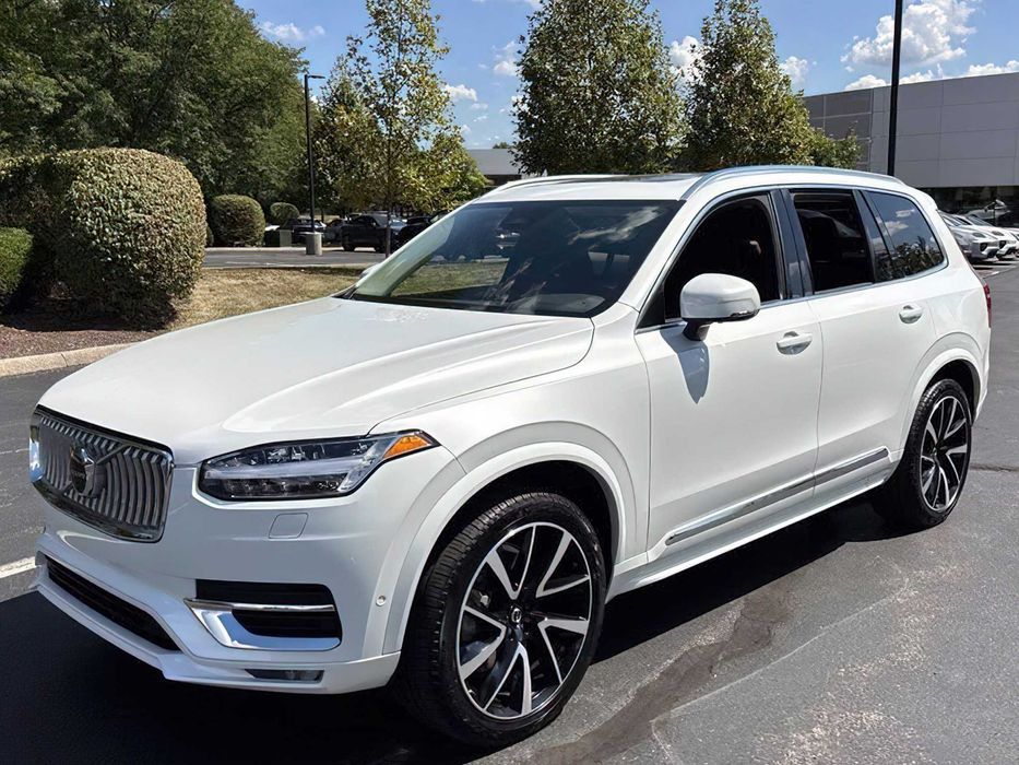 Volvo XC90      2023