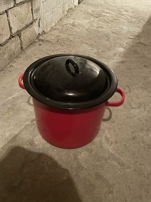 Garnek z pokrywka prl stan batdzo dobry