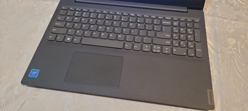 Laptop Lenovo V15 IGL