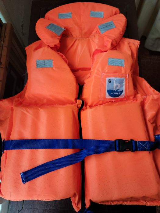 Coletes salvavidas para embarcação de recreio.