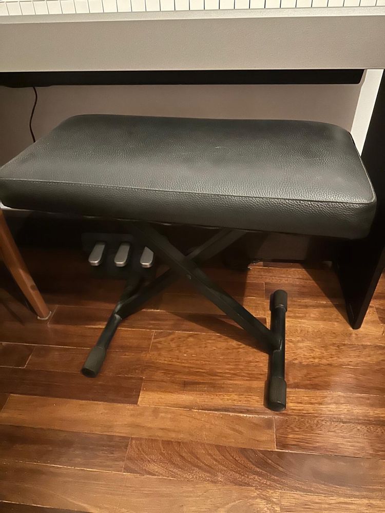 Piano Yamaha Arius
