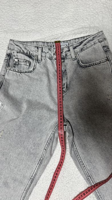 Джинси сірого кольору