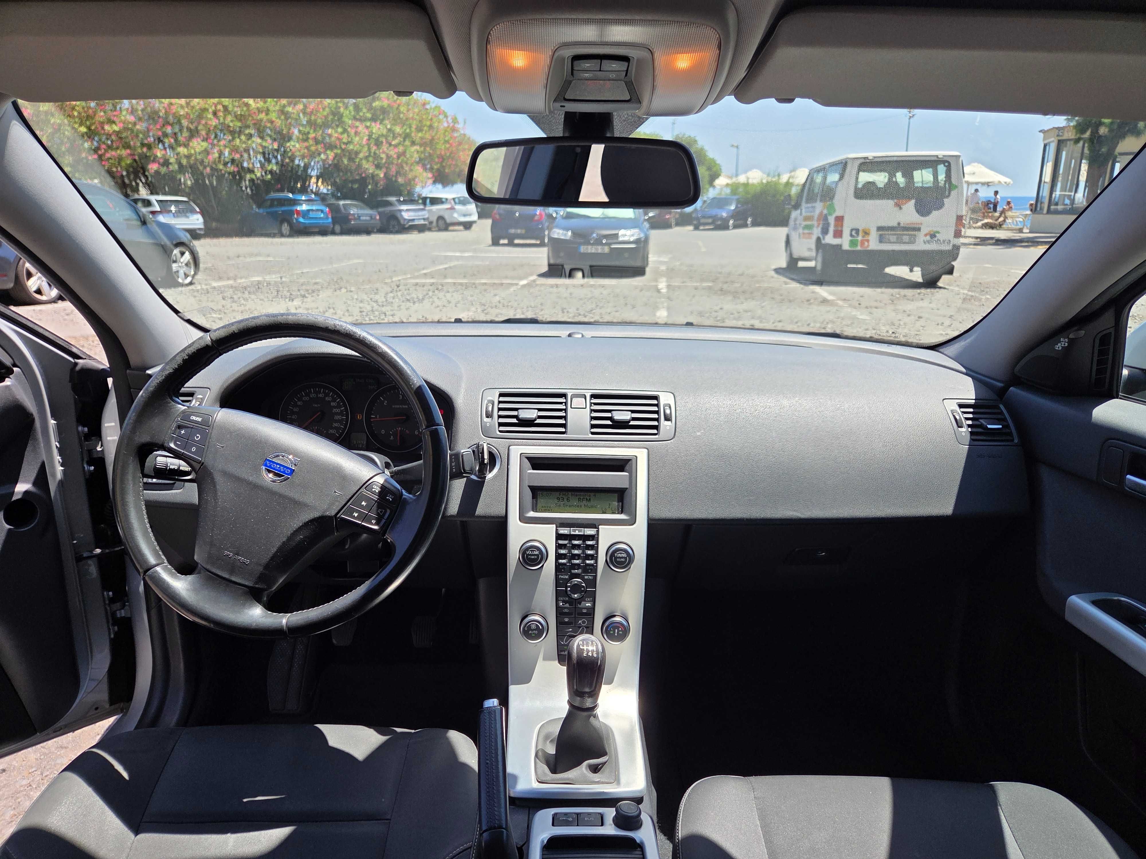 Volvo S40 1.6 Diesel – Elegante, Económico e Impecável!