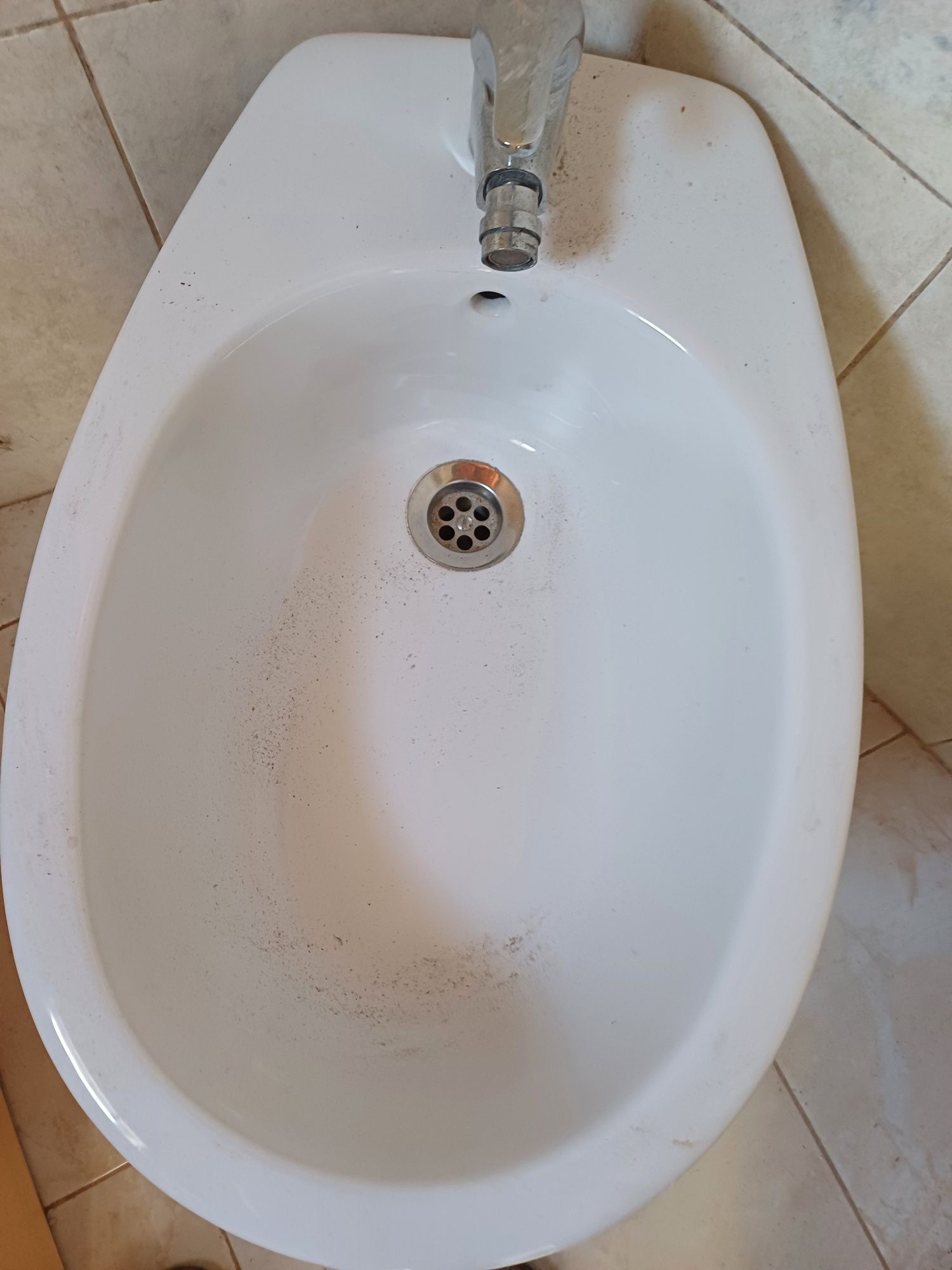 Bide sanitana com torneira
