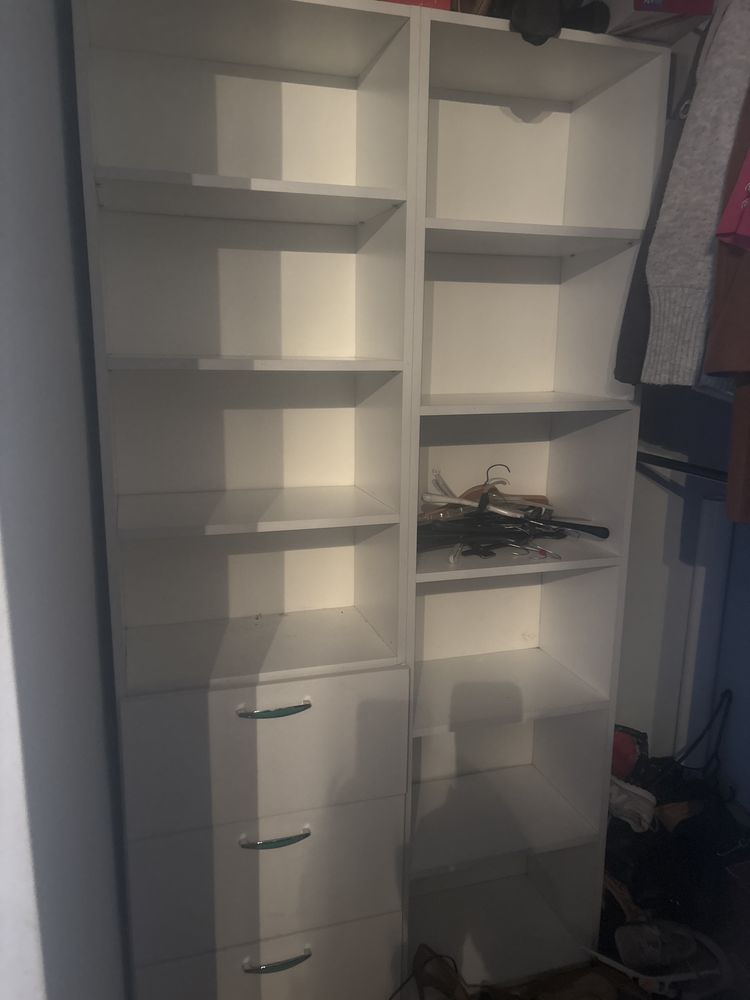 Szafa wnekowa drzwi regaly w stodku i rurki