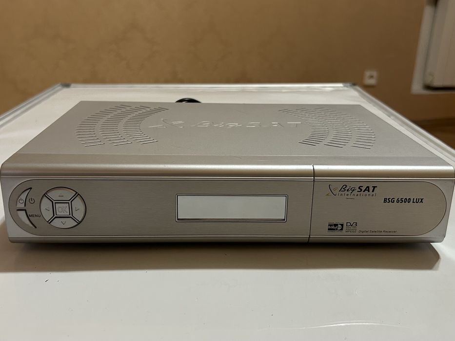 Спутниковый тюнер ресивер BigSat BSG 6500 Lux