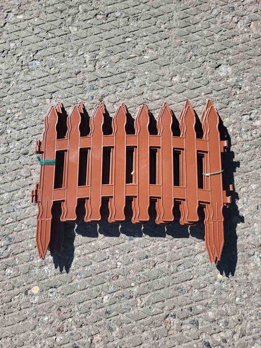 Продам пластиковый декоративный заборчик.