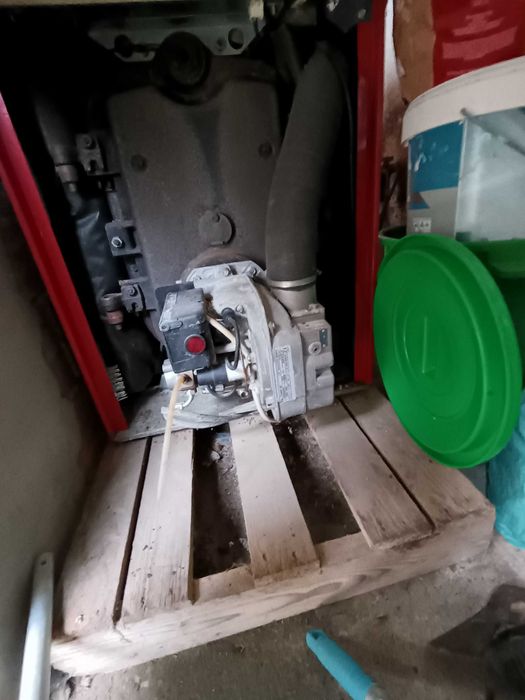 Caldeira aquecimento a gasóleo ,MT bom estado com 200l gasóleo inc.