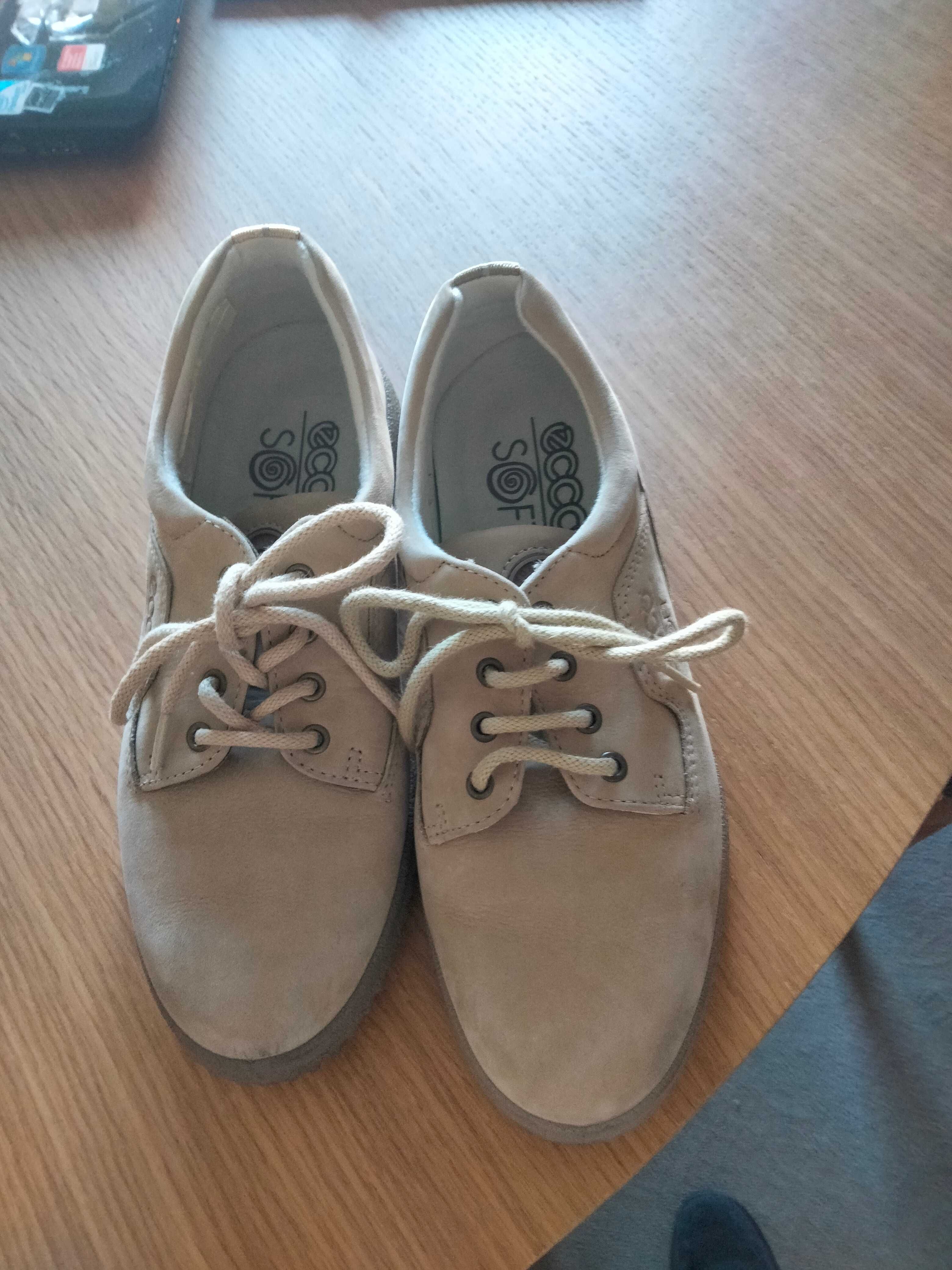 Sapatos Eco conforto
