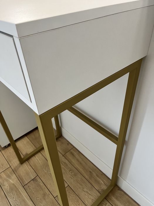 Toaletka kosmetyczna do wizażu złota