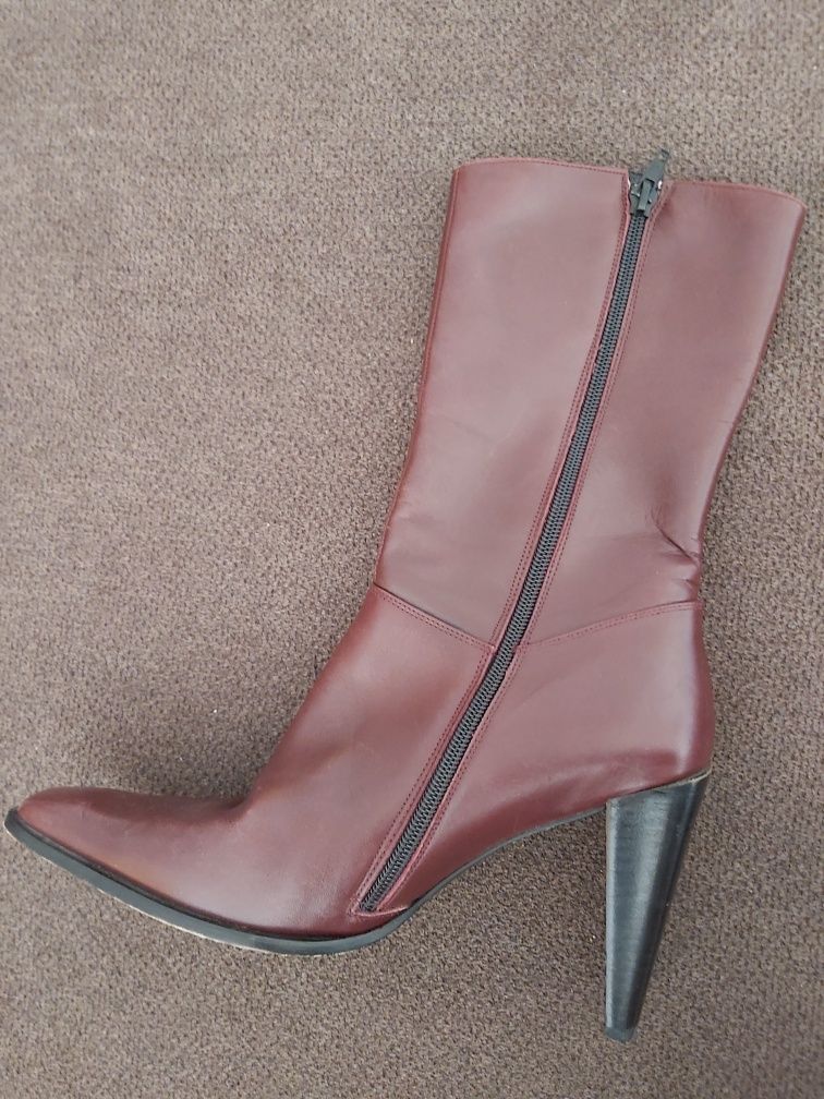 Botins em pele da Prof n. 39