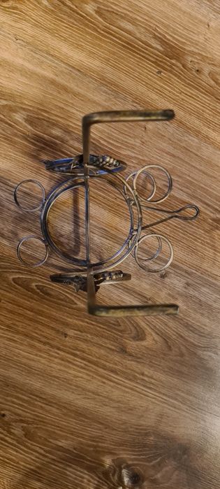 Metalowy stojak na wino, butelkę i kieliszki