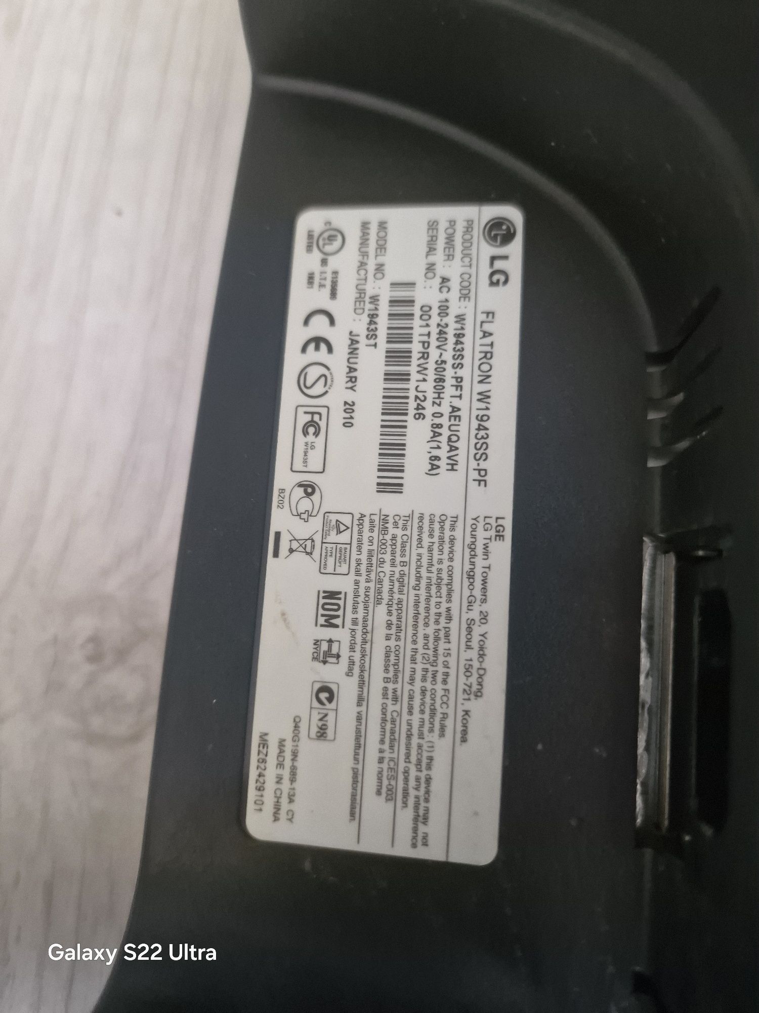 Монітор LG FLATROM W1943SS-PF чорного кольору