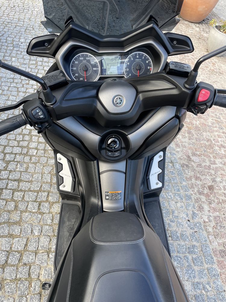 Yamaha XMAX 300 apenas 11.500 KMS