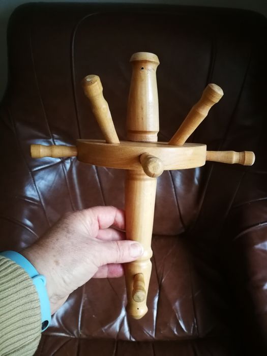 Wieszak drewniany na ścianę. PRL