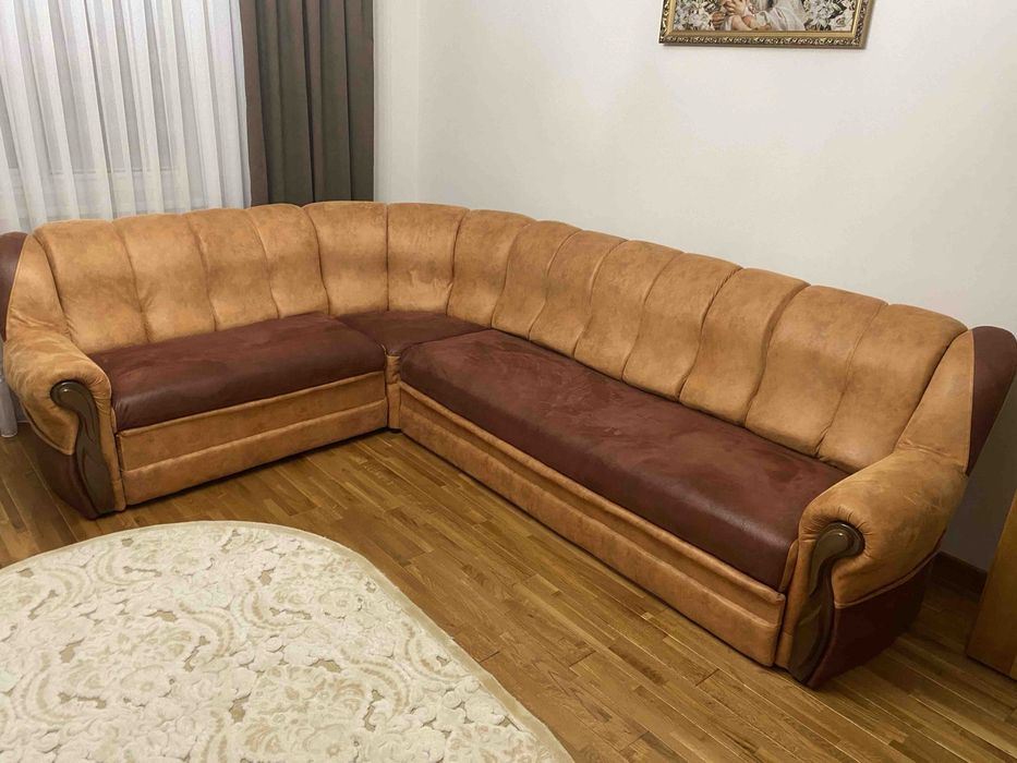 Уголок зовсім у новому стані комбінований 2 тканинами обделка деревяна