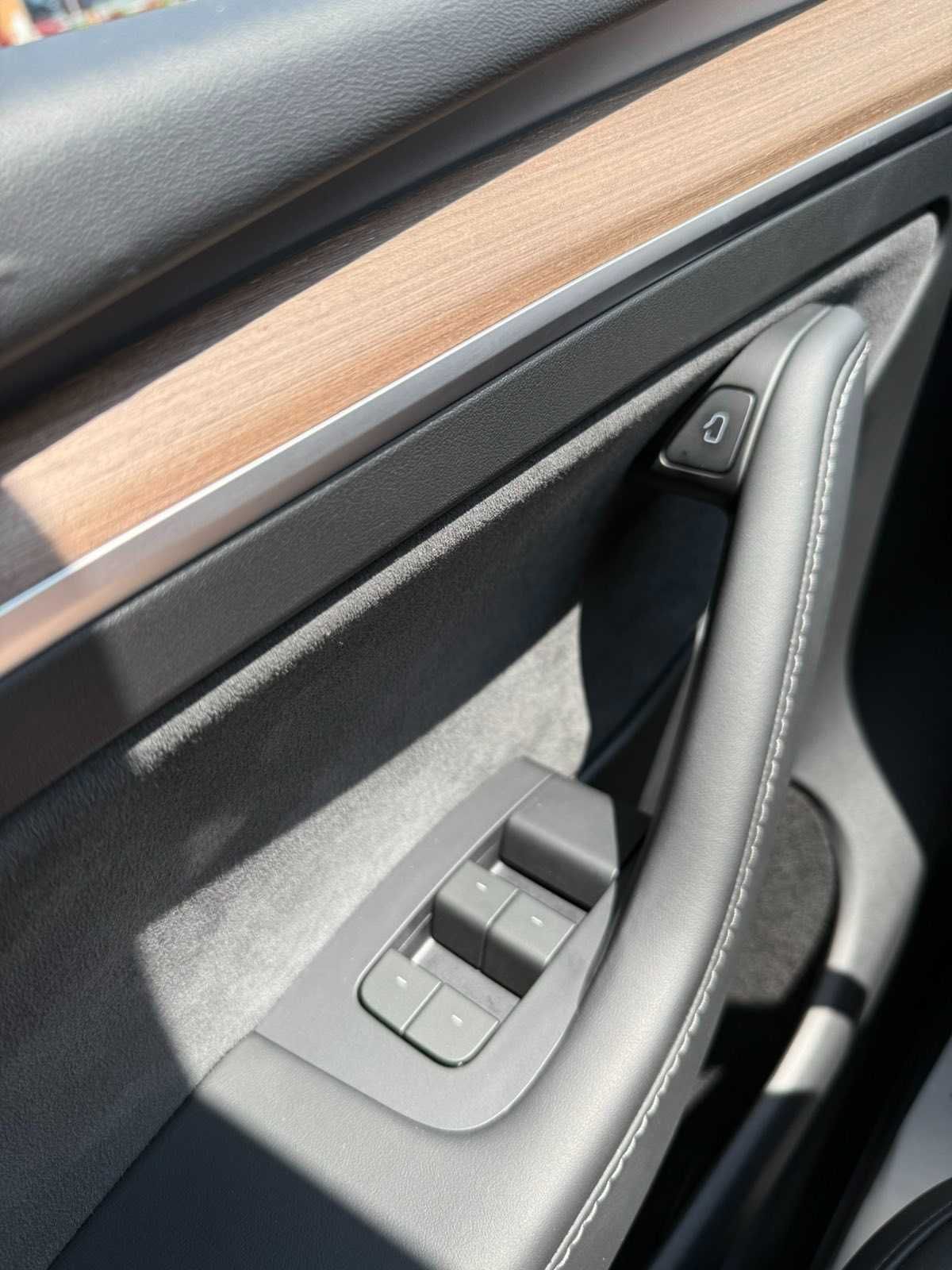 Tesla Model Y 2024 Long Range Dual Motor, 7 місць, батарея 82кВт*год.