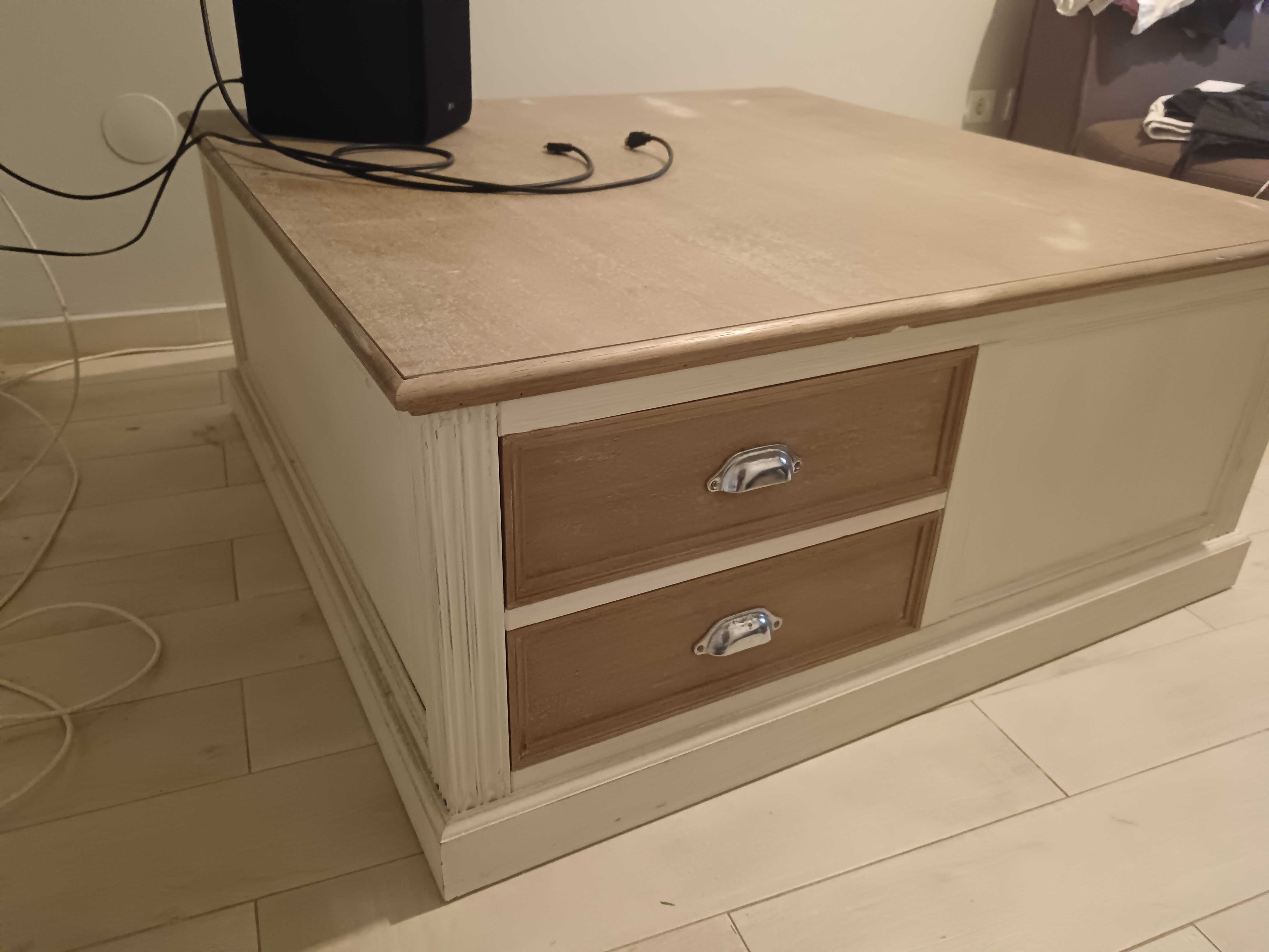 Vendo Mesa de Centro em Madeira com Gavetas e Portas
