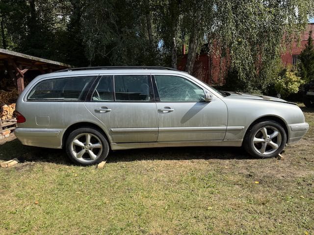 Mercedes E 320 4matic sprzedam na części - w całości