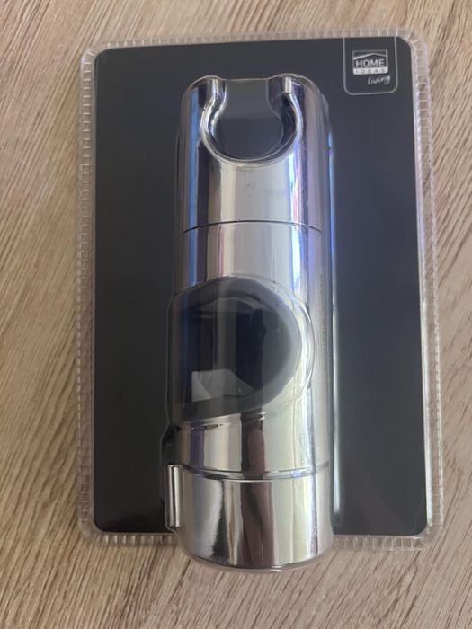 Uniwersalny uchwyt do główki prysznicowej.