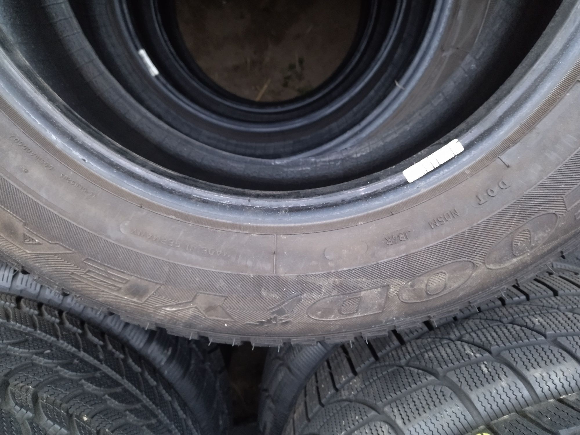 Opony wielosezonowe 215/60R16 Goodyear