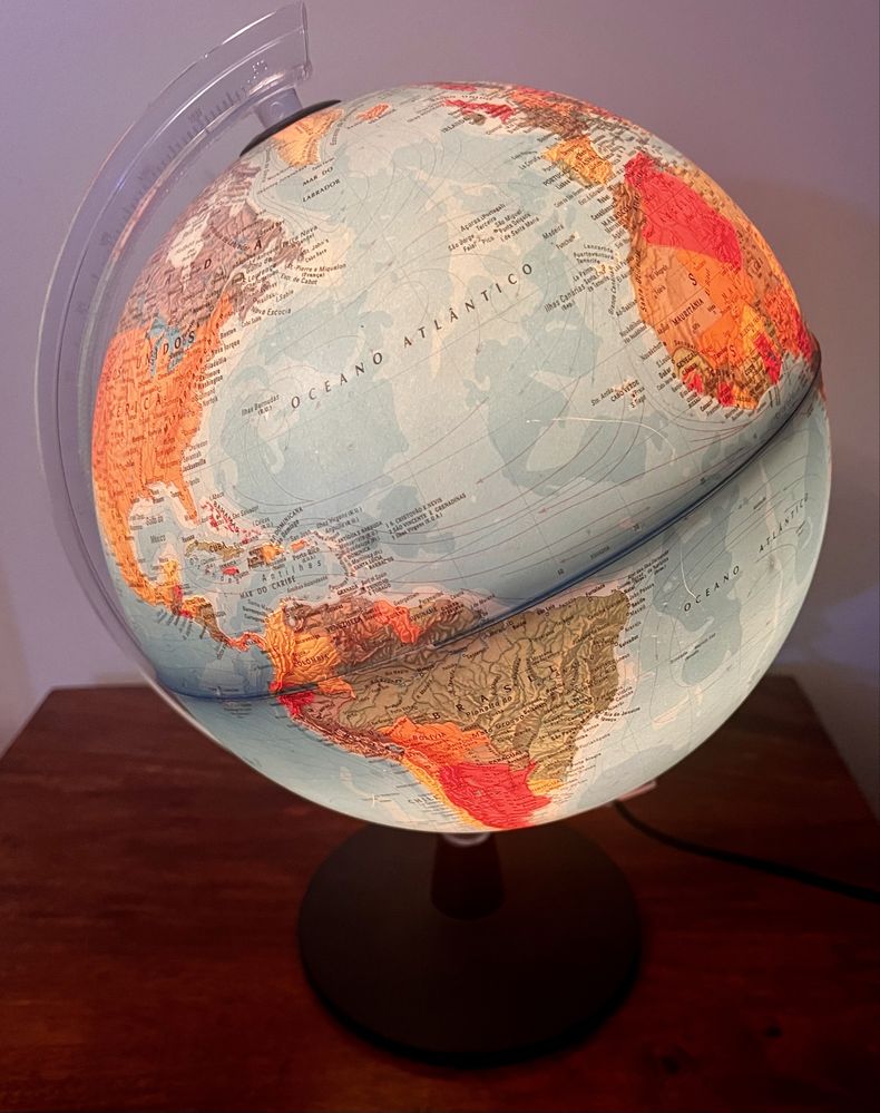 Globo terrestre iluminado