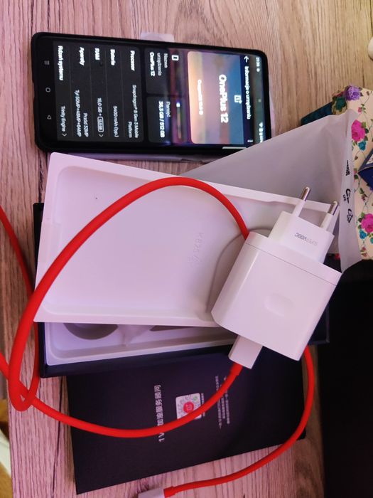 Oneplus 12 16/512.