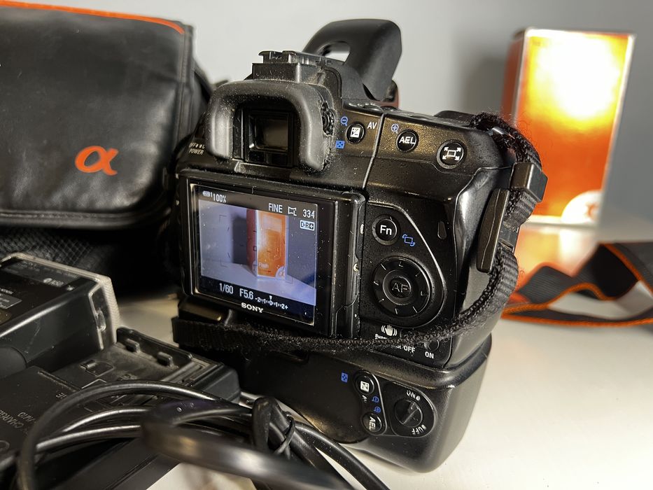 Sony a300 + grip + 2x bateria + lampa i karta pamieci
