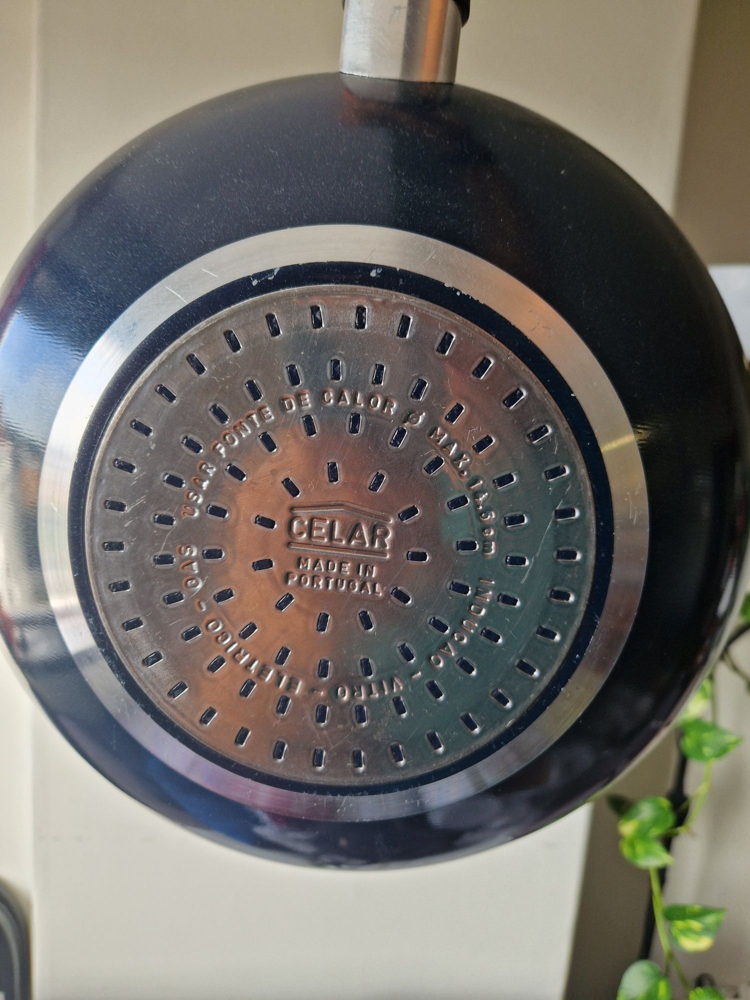 Panela Wok antiaderente de alumínio 28 cm
