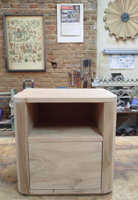 Stoliczek z drewna dębowego