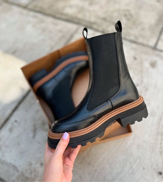 Стильні жіночі челсі.