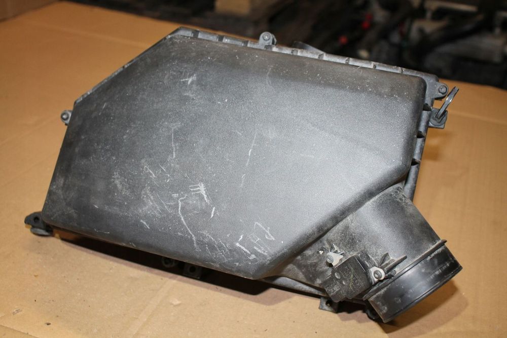 VOLVO V70 S80 XC70 V60 S60 XC60 D2,D3,D4 OBUDOWA FILTRA POWIETRZA 31319684