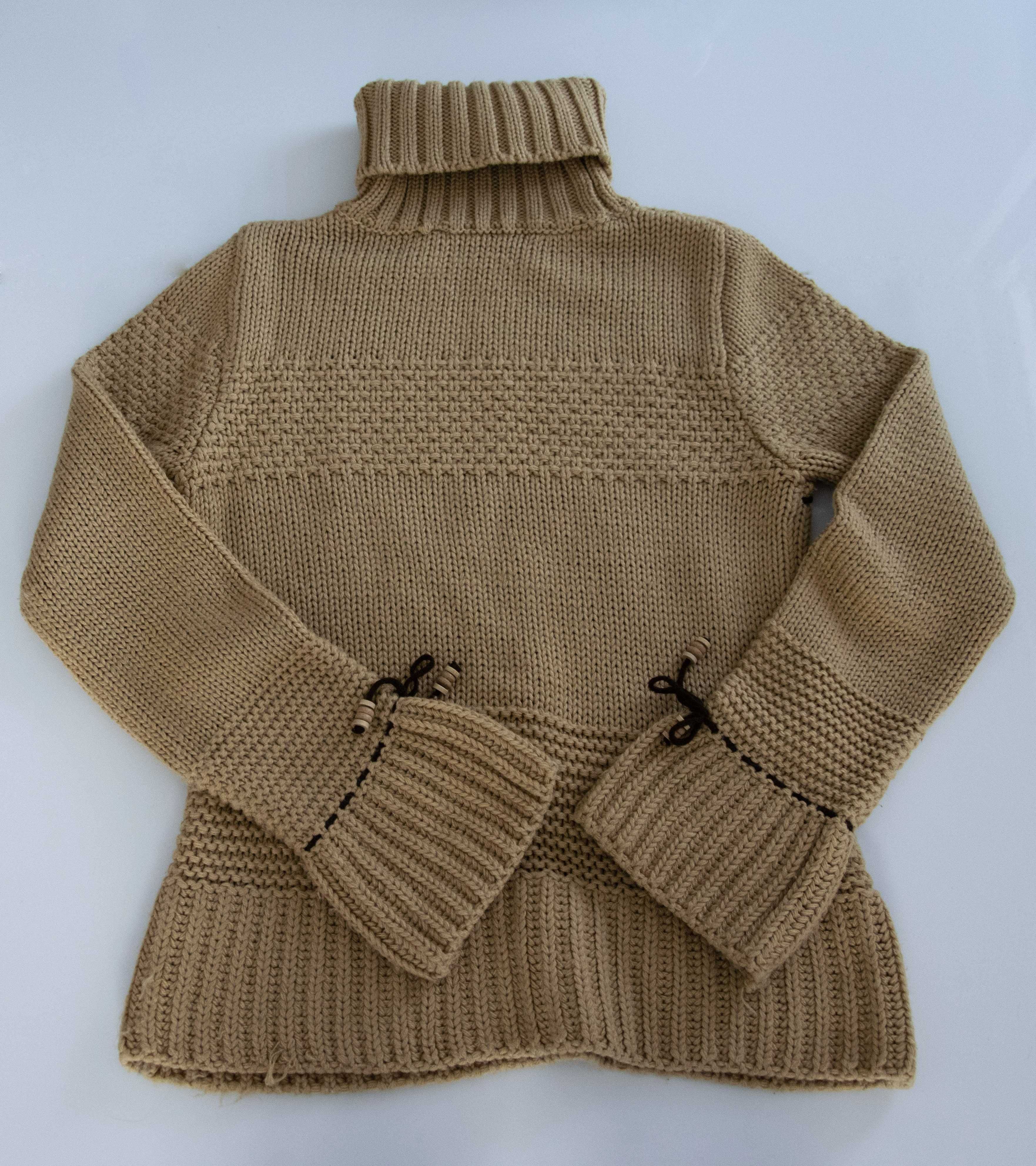 Karmelowy sweter golf z wełną - S/36