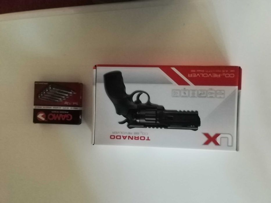 Revolver bb gun. Umarex tornado.
