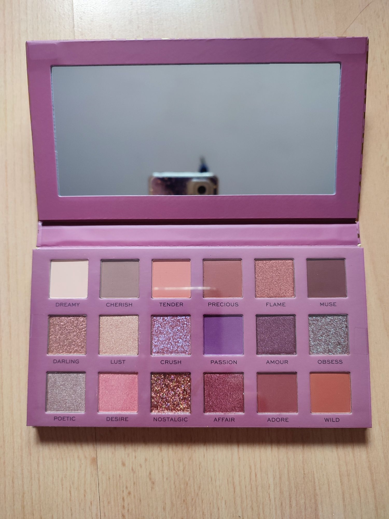 Paleta cieni Revolution Pro Romance Pallete,Nowa