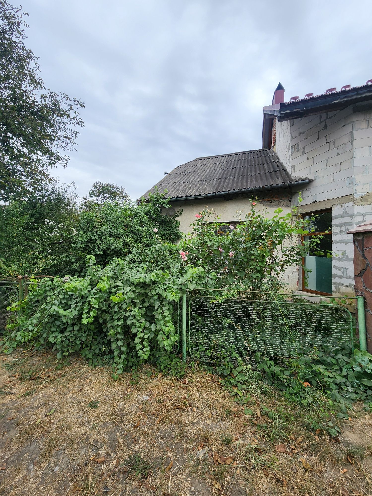 Продам півособняк в місті площа 81м2