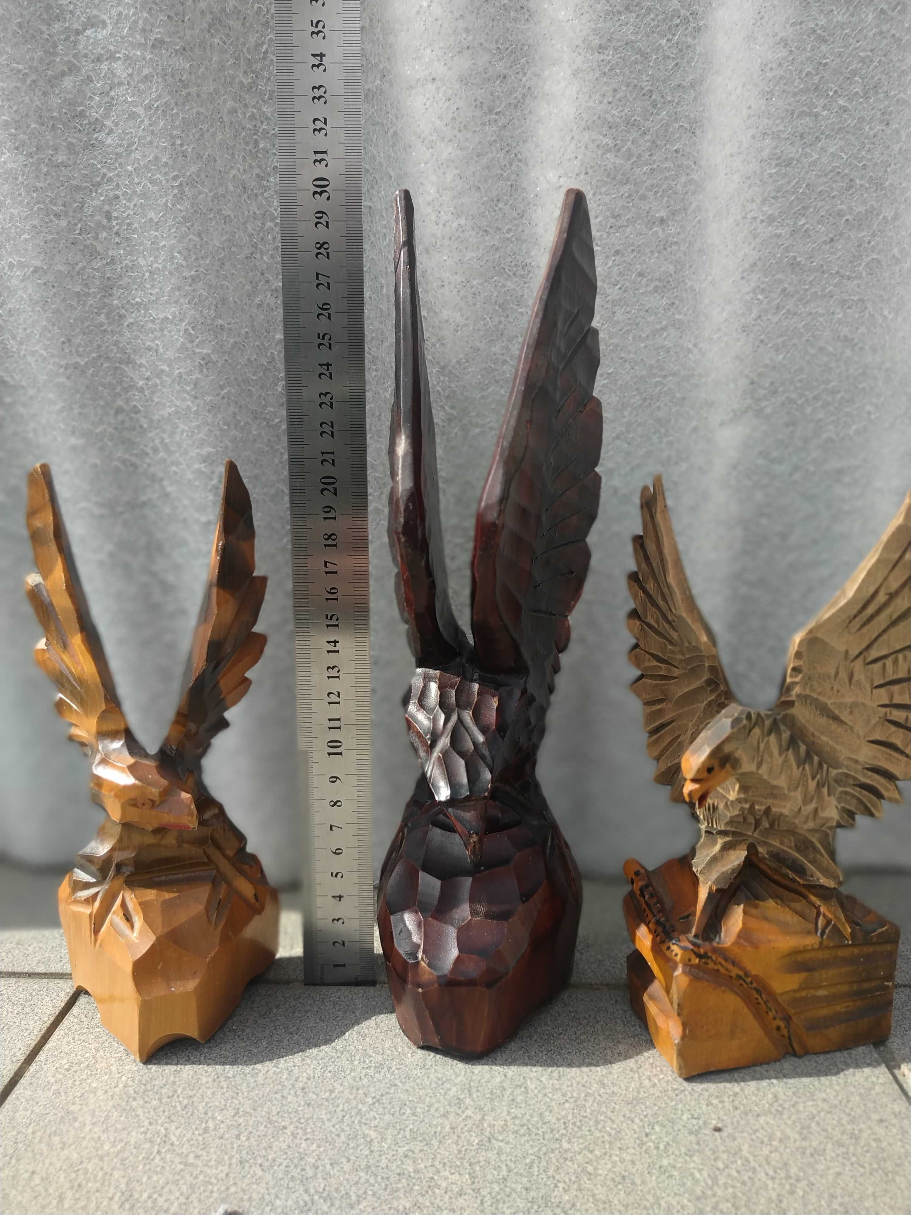 Фігурки орла, дерево