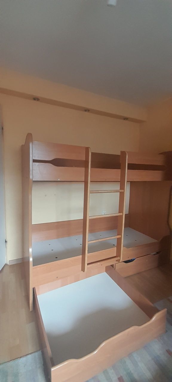 Łóżko piętrowe z szufladami